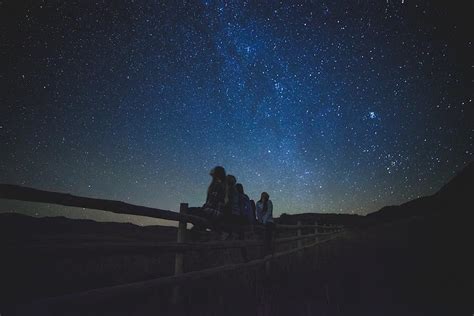  A la luz de las estrellas : Uma jornada romântica sob a luminescência celestial!