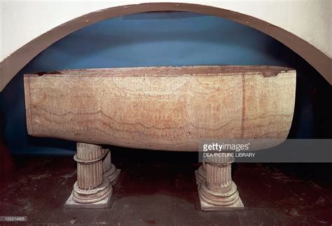 O Alabaster sarcophagus da Alemanha do Século I: Uma Reflexão sobre a Morte e a Eternidade!