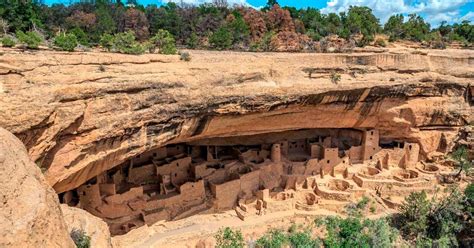 Alegoria do Cosmos? Uma Visão Profunda dos Mistérios Cósmics Através da Arte Maya Pré-Colombiana