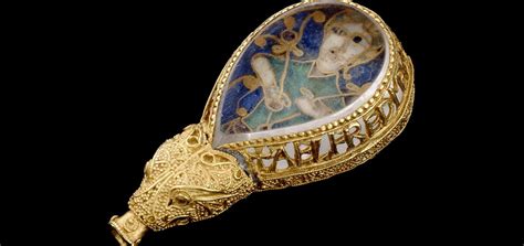  The Alfred Jewel! Uma Jóia Anglo-Saxônica Brilhando Através dos Séculos